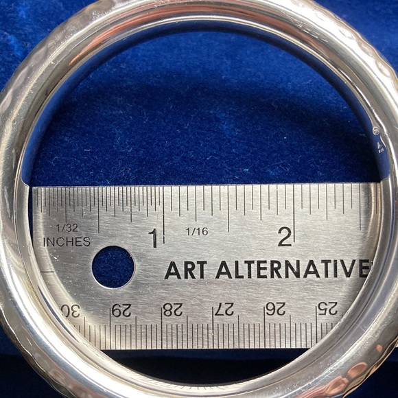 Silpada Sterling hammered round bracelet - Picture 7 of 11